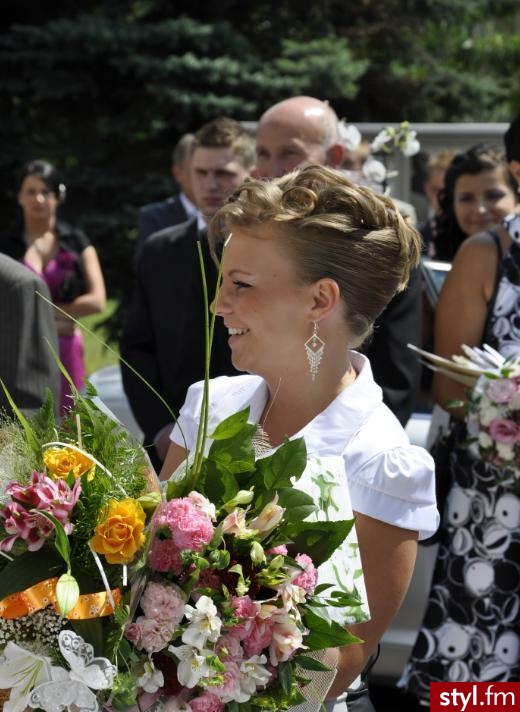 Wieczorowe Średnie Fryzury