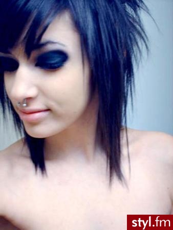 (\",) - EMO Alternatywne Średnie Fryzury
