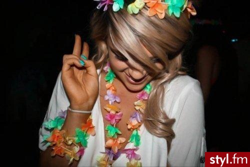 Blond Rozpuszczone Kręcone z grzywką Na co dzień Długie Fryzury