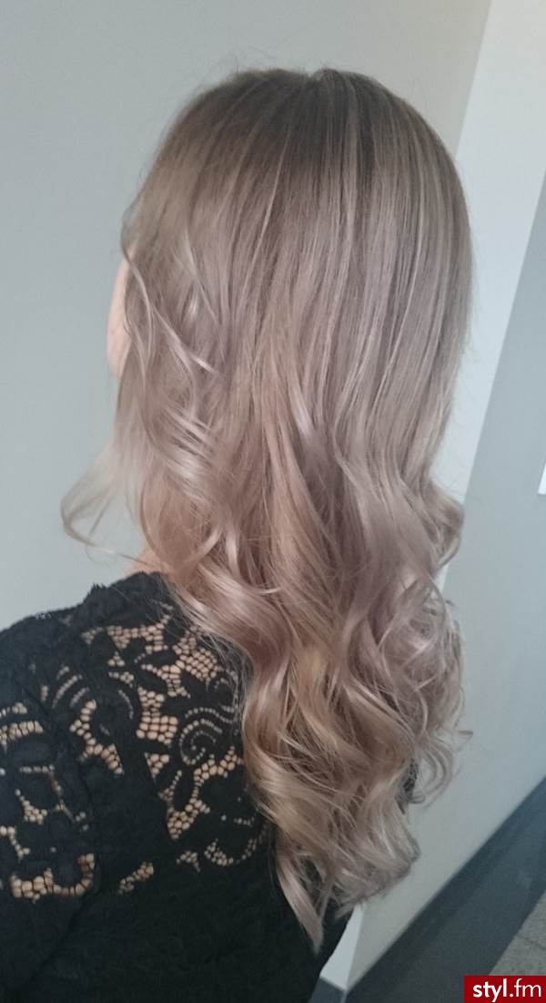Blond Rozpuszczone Kręcone Wieczorowe Długie Fryzury