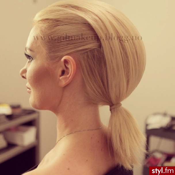 Blond Upięcie Proste Wieczorowe Średnie Fryzury