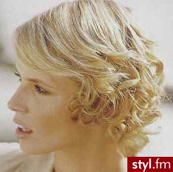 kręcone fryzury. Fryzury - kręcone włosy. kręcone fryzury - Internetowy Katalog Fryzur IKF.com.pl, propozycje fryzur na każdą okazję np. fryzury 2008 - Kręcone Na co dzień Średnie Fryzury