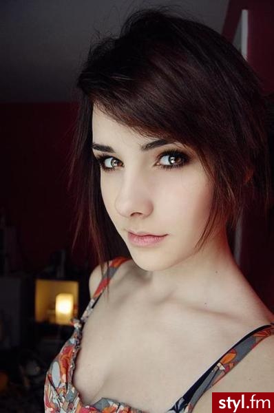Średnie Fryzury