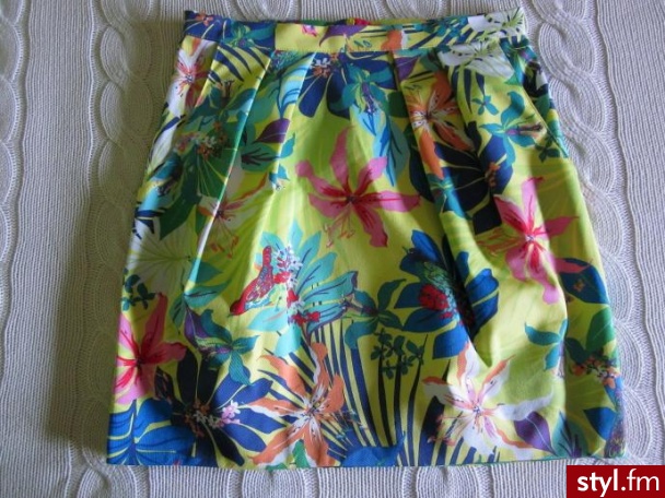 Średnie Spódnice Moda