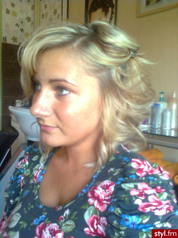 Blond Upięcie Kręcone Na co dzień Średnie Fryzury