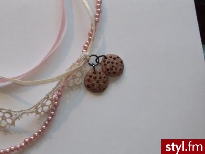 Naszyjnik z filiżanką kawy i ciasteczkami. - Pozostałe Dodatki Moda