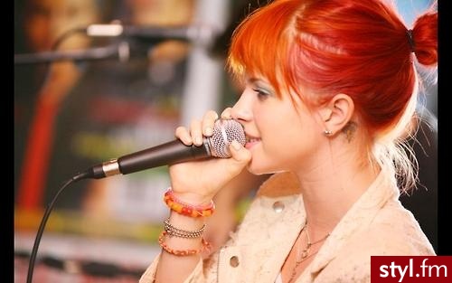 hayley williams - Średnie Fryzury