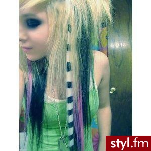 Jenn Curbstomp - EMO Alternatywne Średnie Fryzury