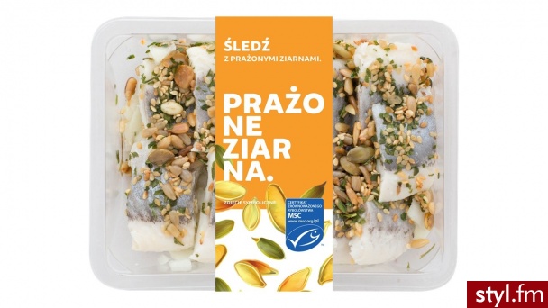 Dietetycy od lat biją na alarm, że wciąż jemy zbyt mało ryb. Dlaczego ryby są takie zdrowe? Przede wszystkim dzięki zbawiennym kwasom omega-3. Firma MIRKO postanowiła iść o krok dalej i dodała do śledzi prażone ziarna, pełne witamin i mikroelementów. - Kuchnia
