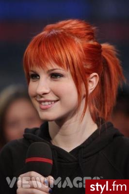 Średnie Fryzury