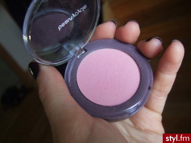 Róż firmy beautycycle, nazwa koloru to Pink Pebble ;) - Makijaże