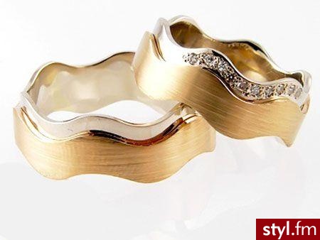 Moim zdaniem zbyt wymyslne te obraczki. A Waszym?
Ja wole zdecydowanie bardziej klasyczne. - Biżuteria ślubna Ślub Moda