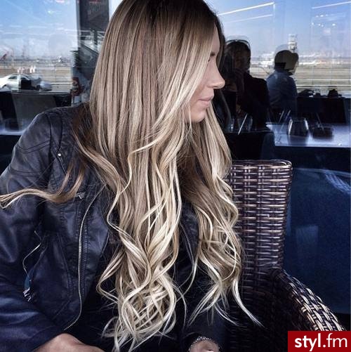 Blond Rozpuszczone Kręcone Na co dzień Długie Fryzury