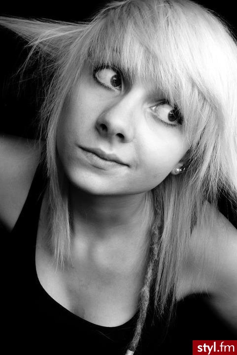 Blond Rozpuszczone Proste z grzywką Na co dzień Średnie Fryzury