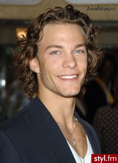 Kyle. Kyle Schmid - Kręcone Na co dzień Średnie Fryzury