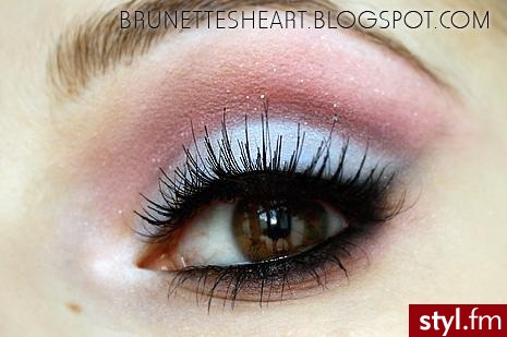 rózowo niebieski makeup - Makijaże