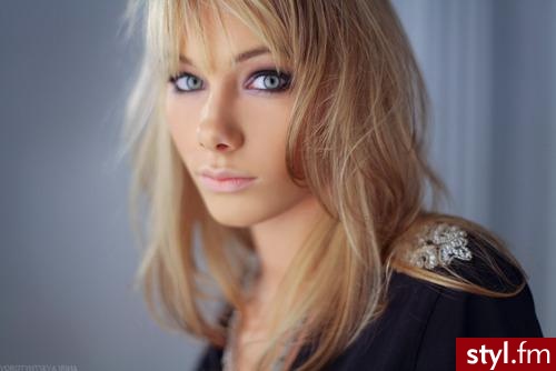 Blond Rozpuszczone Proste Na co dzień Średnie Fryzury