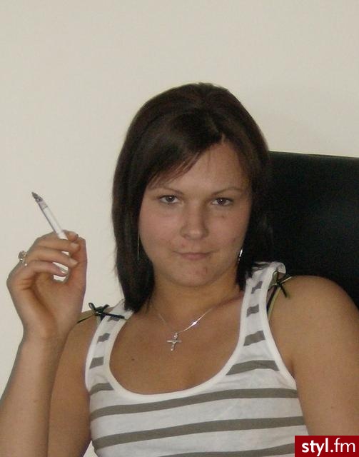 wlosy sredniej dlugosci, krecone, zawsze marzylam o dlugich i prostych wlosach - Średnie Fryzury