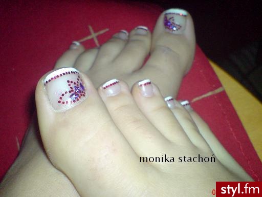 Pedicure żelowy ;)Frenchyk wykończony czerwonymi plasterkami miodu a na kciukach kwiatek ułożony z tychże plasterków i fioletowe romby holo w środku :)

KONTAKT:
kom: 725-167-511
gg: 8808254

CZĘSTOCHOWA - Paznokcie