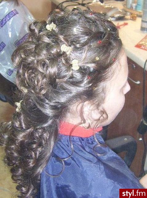 Upięcia wieczorowe i ślubne to specjalność naszego salonu.Salonik fryzjerski u ANI ul.Kopernika 8 11-200 Bartoszyce tel.0897622180 - Ślubne Średnie Fryzury