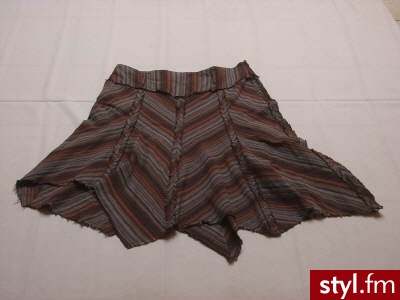 Średnie Spódnice Moda