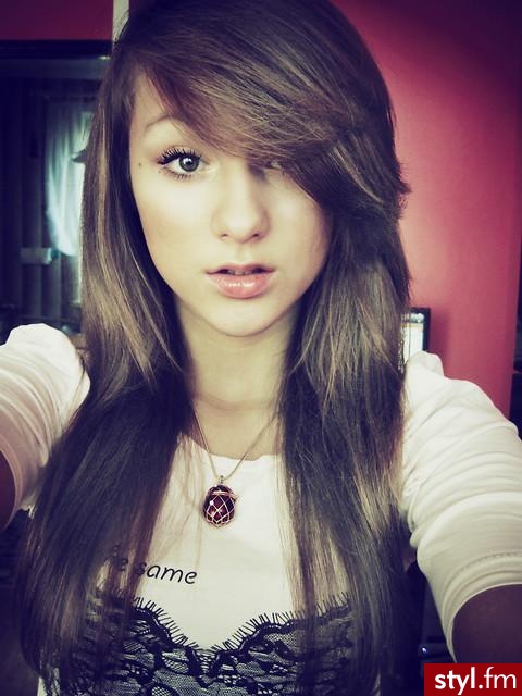 Średnie Fryzury