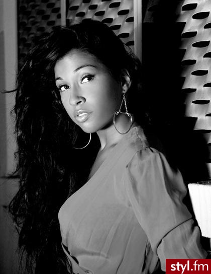 melanie fiona - Długie Fryzury