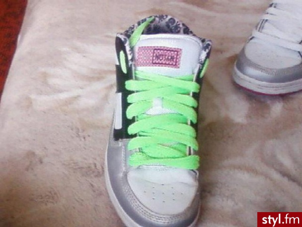Moje buty :)
(sorry za niezbyt dobrą jakość zdjęć,ale da się zobaczyć x))
Kupione w CCC za 79.99 xD - Pozostałe Buty Moda