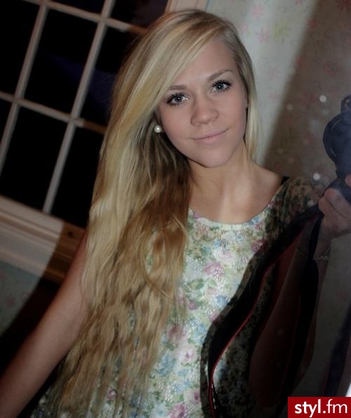 Blond Rozpuszczone Kręcone Na co dzień Średnie Fryzury