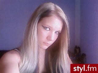 Górne włosy rozjaśnione blond xD
Dolne włosy czarne xD
Wyprostowane xD - Długie Fryzury