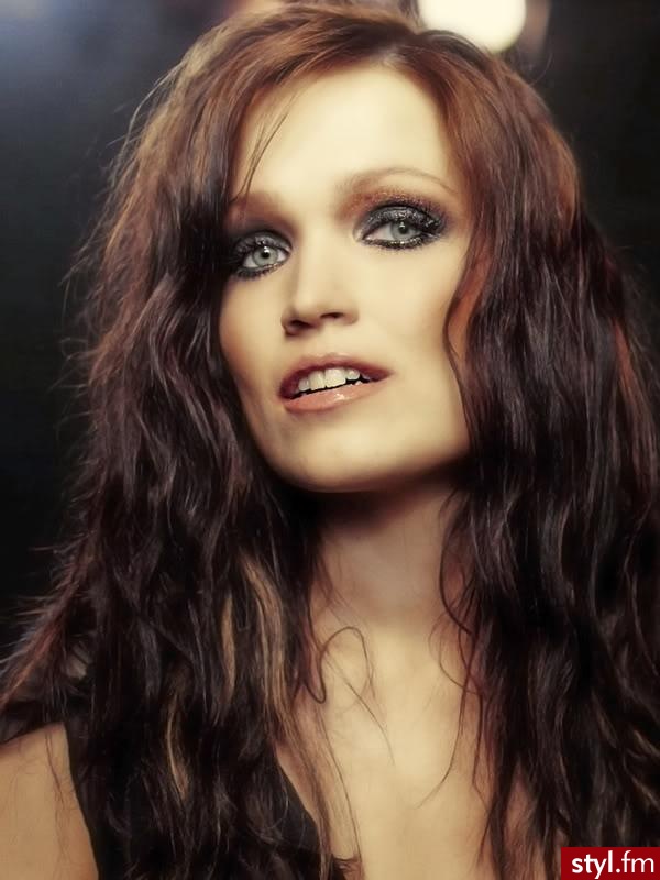 Tarja Turner :)   jeśli już jest proszę o link - Makijaże