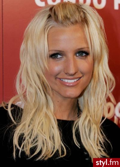 TO NIE JEST MÓJ FRYZ, WIĘC NIE MAM WIĘCEJ FOTEK!

Na zdjęciu Ashlee Simpson - Długie Fryzury