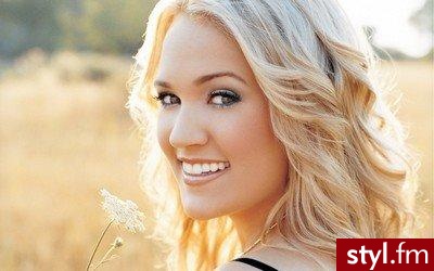 Blond Rozpuszczone Kręcone Na co dzień Średnie Fryzury