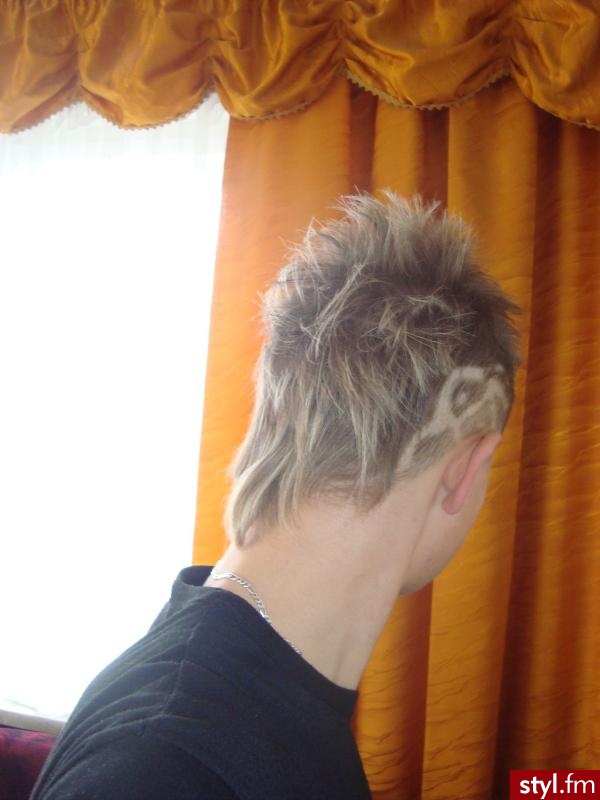 krutkie,blond,męskie - Średnie Męskie Fryzury