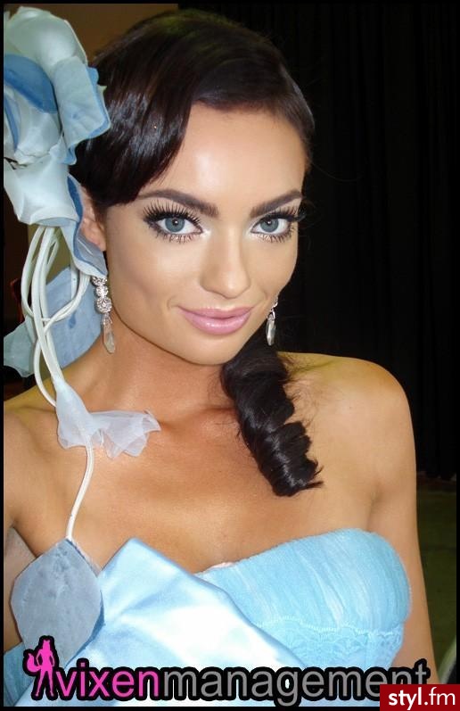 emily skye - Średnie Fryzury