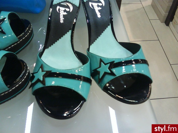 Bata. Mnie się nie podobają, ale może którejś z Was.. :) Przepraszam za jakość zdjęcia, ale robione telefonem. - Pozostałe Buty Moda