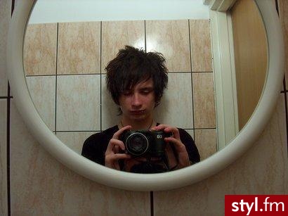 trochi stare... - EMO Alternatywne Średnie Fryzury