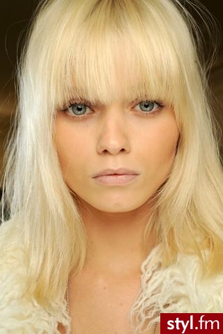 Blond Rozpuszczone Proste Na co dzień Średnie Fryzury
