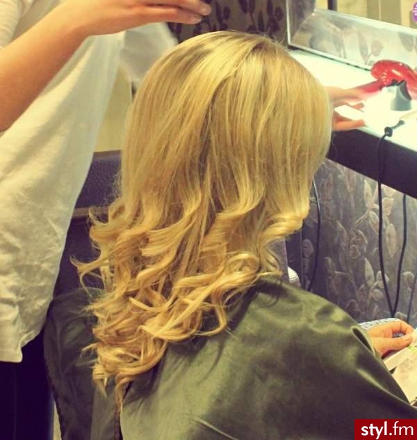 Blond Rozpuszczone Kręcone Na co dzień Średnie Fryzury
