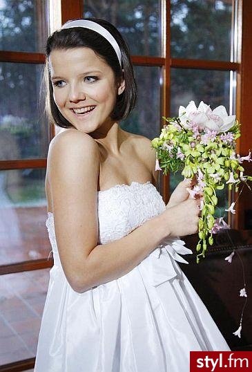 znalezione w necie :) jeśli jest proszę o link usunę ;) - Biżuteria ślubna Ślub Moda
