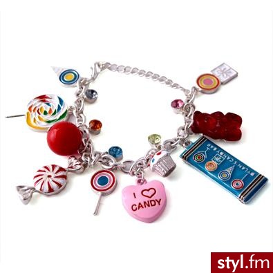 Czekolada, żelki, lizaki, babeczka.. czy to nie jedna z najbardziej słodkich bransoletek, jakie przyszło nam widzieć? ;) Cena: $50 - Pozostałe Dodatki Moda
