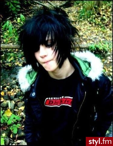 to nie moja fotka ^^ jeżeli to zdjecie znajduje sie juz w galerii prosze napisac, to usune xd - EMO Alternatywne Średnie Fryzury