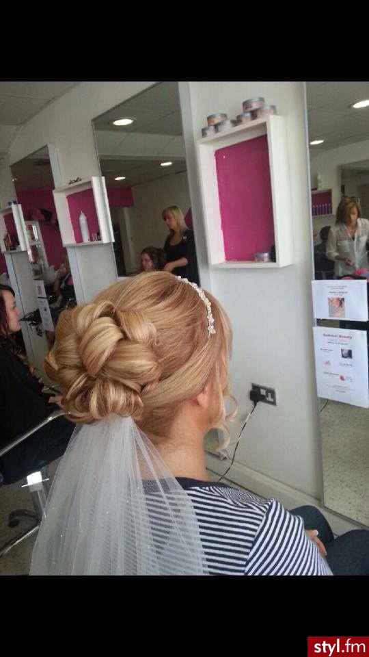 Blond Kok Proste Ślubne Długie Fryzury