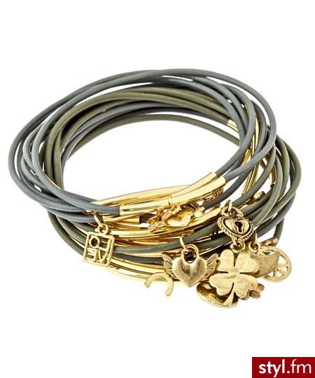 15 gumowych rzemyków połączonych w jedna bransoletkę z mnostwem charmsów - Bee Charming 38$ - Pozostałe Dodatki Moda