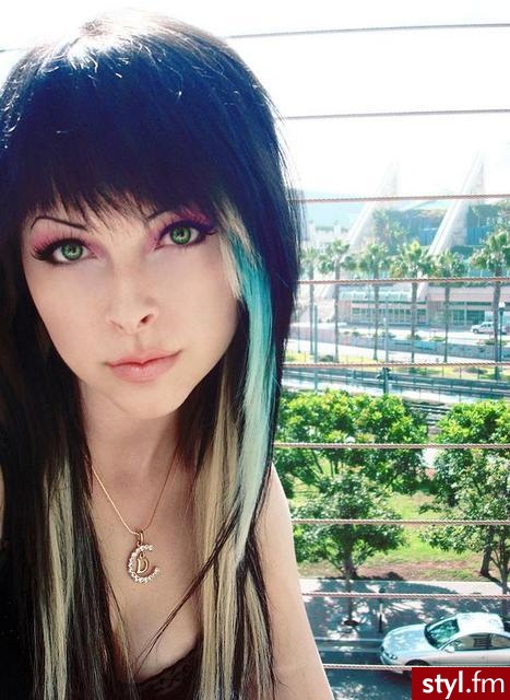 Courtney Dior - EMO Alternatywne Średnie Fryzury