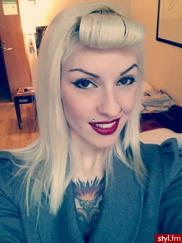 Blond Upięcie Proste Na co dzień Średnie Fryzury