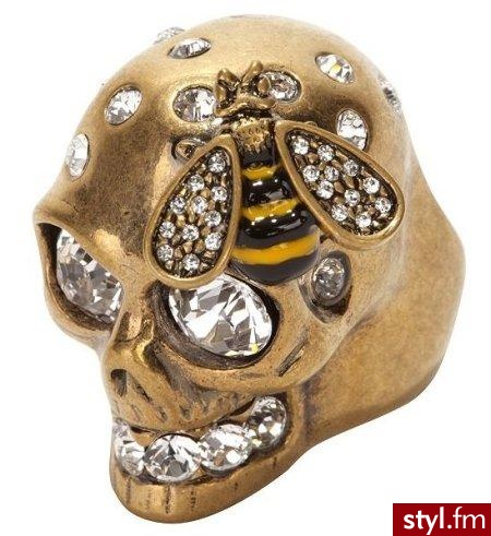 Pierścionki Alexander McQueen. Pierścionki Alexander McQueen. Pierścionki można kupić w butiku internetowym Alexandra McQueena. Kosztują od 280 - 550 dolarów. - Pozostałe Dodatki Moda