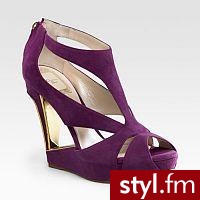 Zapinane na suwak z tylu sandaly wykonane z fioletowego zamszu i ozdobione złotem -Dior. - Pozostałe Buty Moda