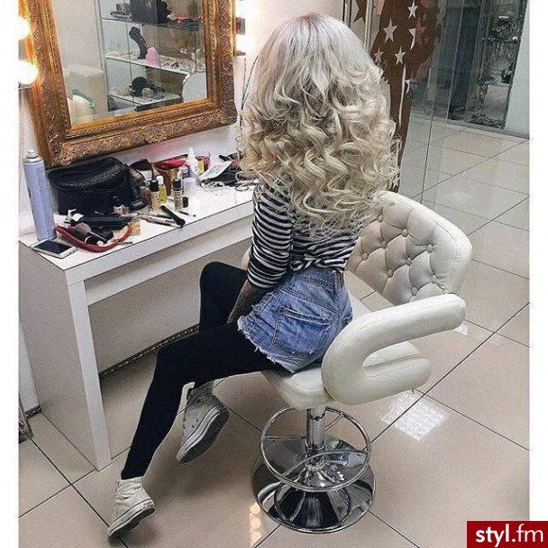 Blond Rozpuszczone Kręcone Na co dzień Średnie Fryzury
