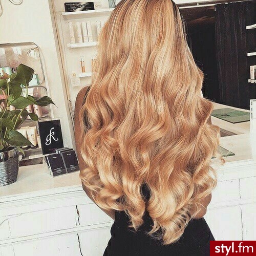 Blond Rozpuszczone Kręcone Na co dzień Długie Fryzury